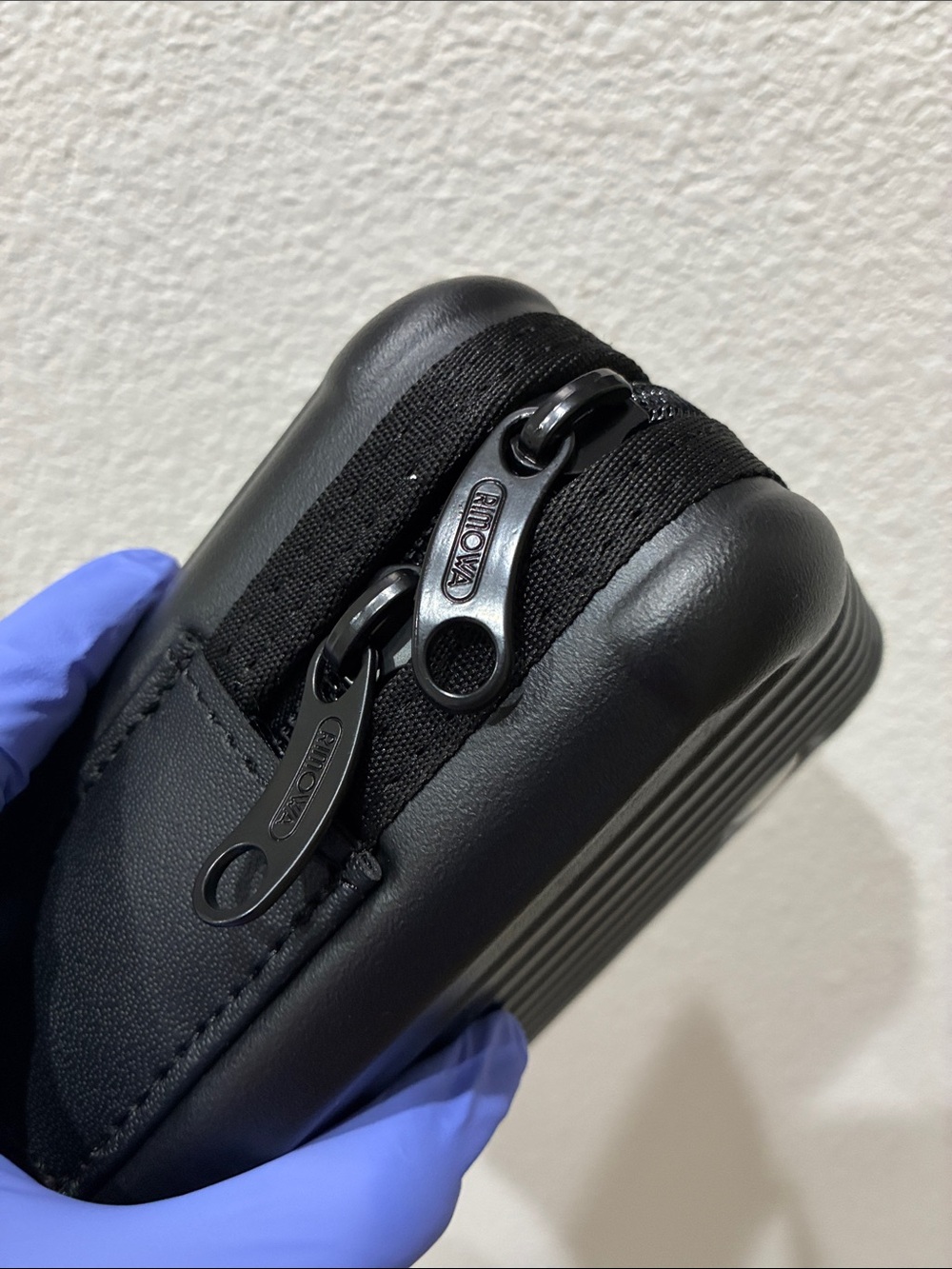 RIMOWA Black Ribbed Hard-Shell Pouch - Picture 3 of 4